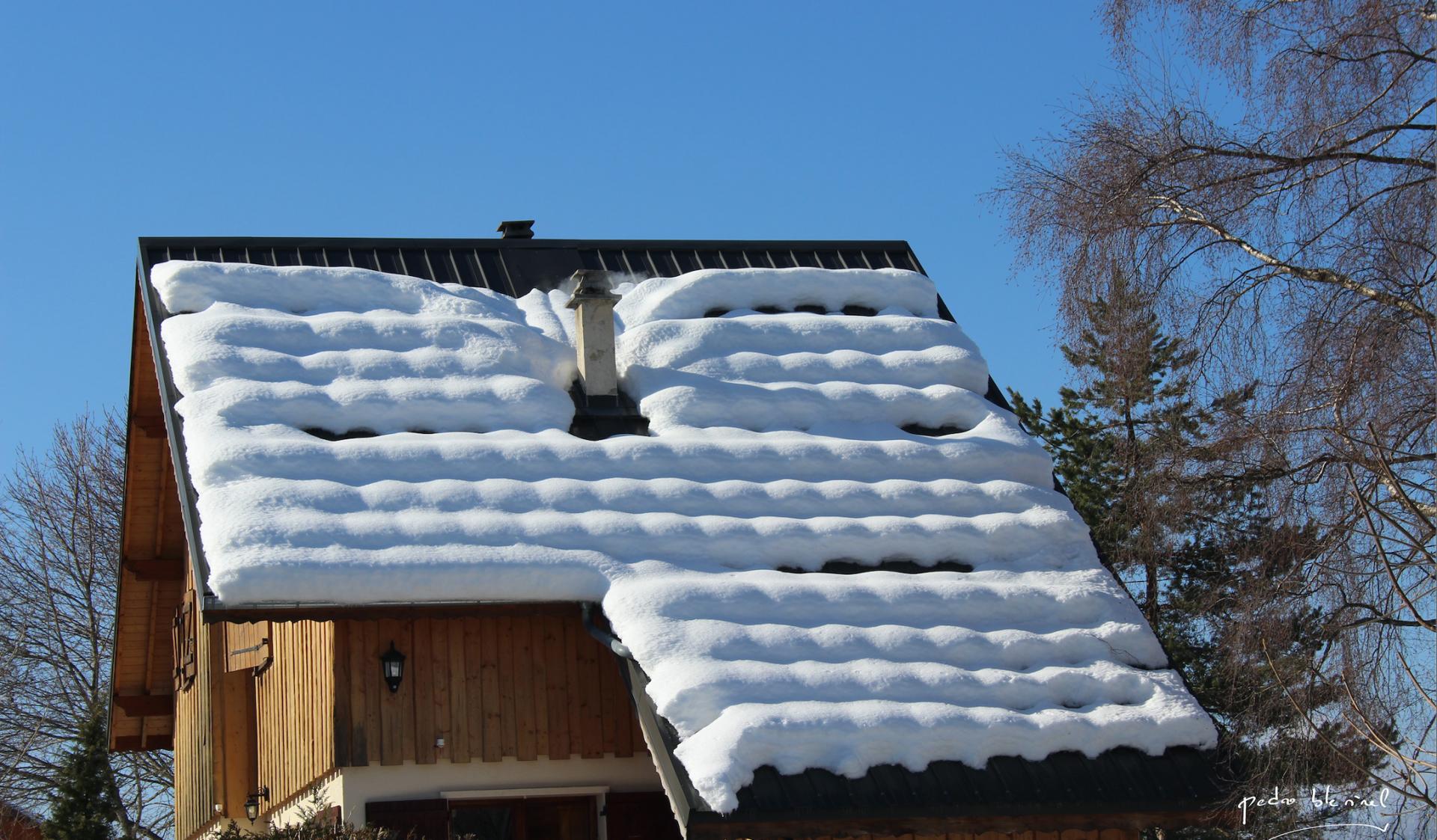 toit sous la neige